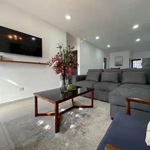 https://casa-a-pasos-del-malecn-de-mazatln.mazatlan-hotels.com